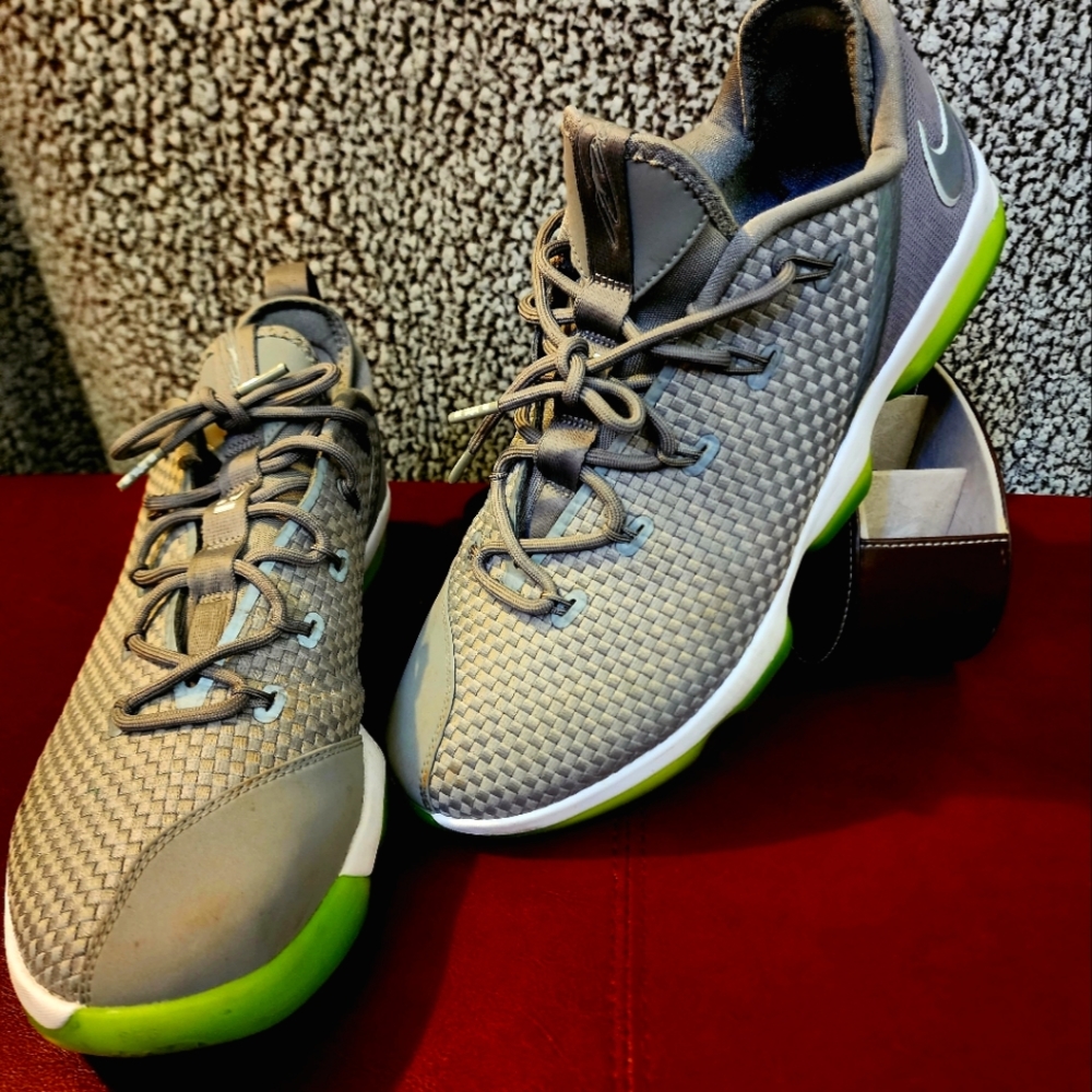 🔥📣Nike LeBron XIV 14 Low Grey Volt!